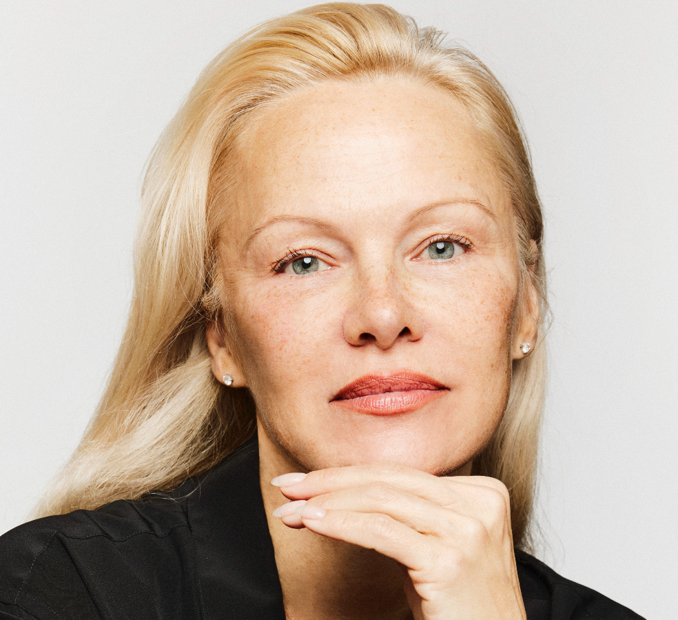 Pamela Anderson & Ageing Gracefully: Reverse the Years With Your Brows